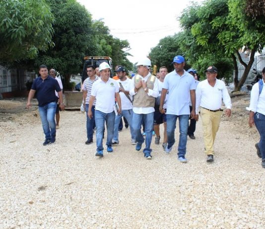 En un 35% avanza la pavimentación de la calle HL Román del barrio Paraguay El alcalde Pedrito pereira caballero inspecciono obras en barrio paraguay