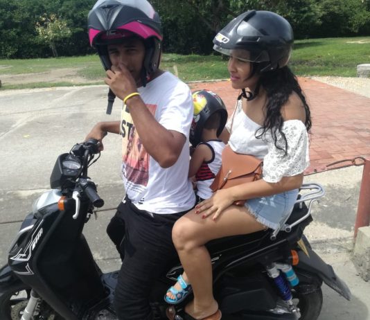 Continúan las sanciones por transportar niños en motocicletas Sanciones transportar niños en motos