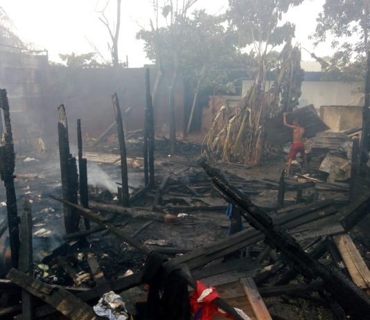 Incendio destruyo cuatro viviendas y cuatro bodegas de reciclaje en cartagena incendio en Bodegas de Cartagena
