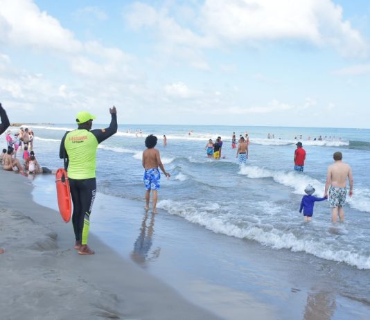 41 rescates a bañistas en playas durante Fiestas de Noviembre en Cartagena 40 rescates en playas de Cartagena