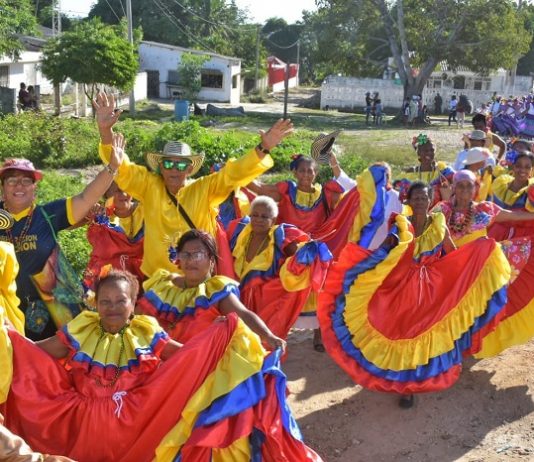 Los adultos mayores le dieron la bienvenida a la Navidad Adultos-mayores-navidad-cartagena