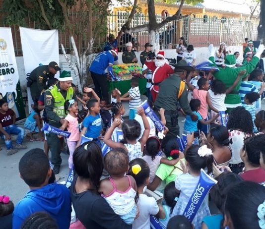 Caravana de la alegría hace presencia en los barrios vulnerables de Cartagena Caravana-de-la-alegria-policía-de-cartagena
