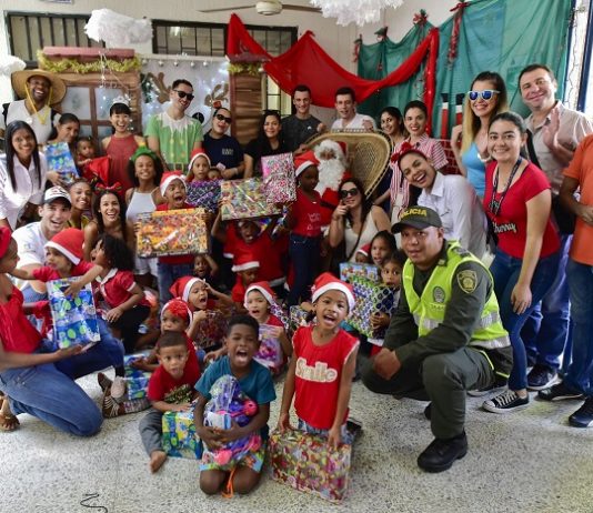 Cruceristas entregaron regalos a niños de Ceballos Cruceristas-regalos-a-niños-ceballos