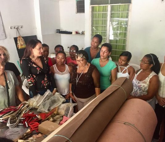Distrito capacita a mujeres emprendedoras en marroquinería Mujeres-emprendedoras-cartagena