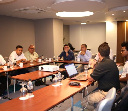 Se logra acuerdos con guías turísticos y no habrá cese de actividades Reunion-guias-turisticos-cartagena