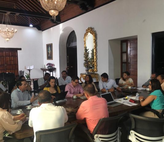Instalan mesa técnica para recuperación de puntos críticos de Cartagena Reunion-sobre-puntos-criticos-de-cartagena