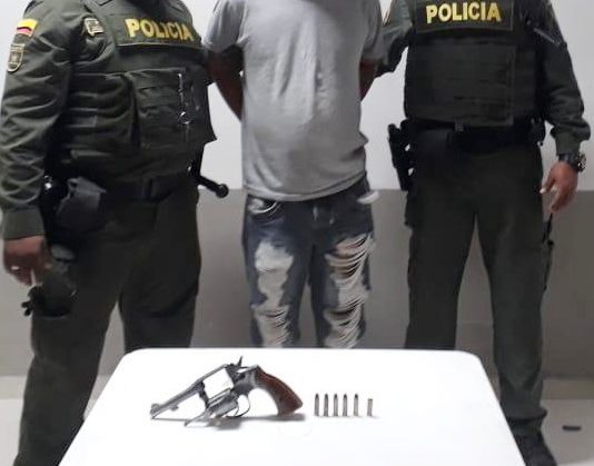 Tres capturados por porte ilegal de armas de fuego en Cartagena en año nuevo Capturado-bomba-del-gallo-Cartagena