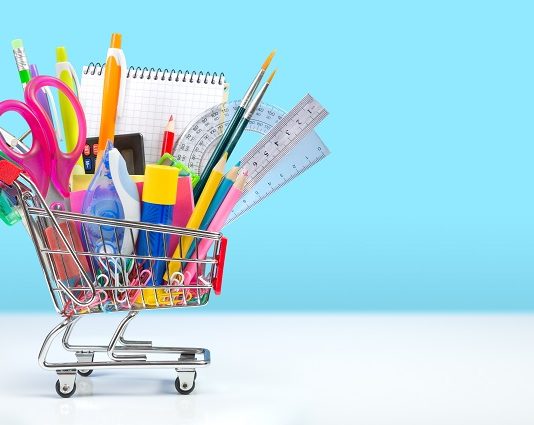 La mayoría de hogares colombianos gastaran alrededor de 300 mil pesos en útiles escolares por alumno compra-de-utiles-escolares-colombianos