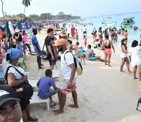 Más de 5.500 personas disfrutaron en el balneario más visitado de Cartagena playa-blanca-cartagena-de-indias