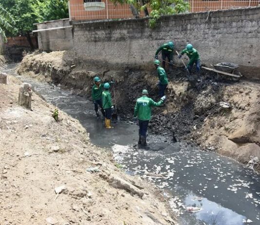 Limpieza de canales pluviales en Cartagena avanza a buen ritmo Limpieza canalaes pluviales