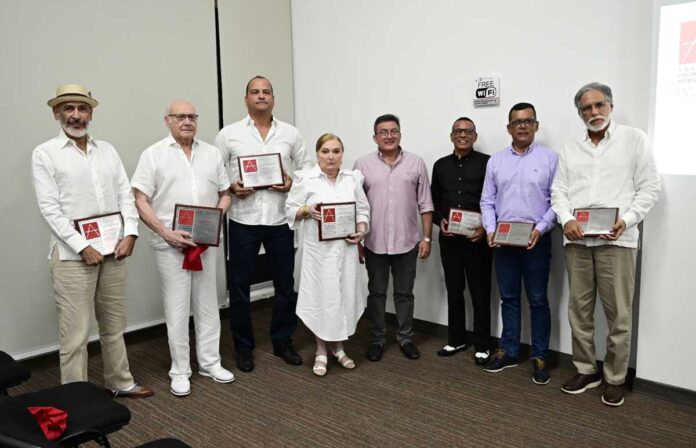 SCA Bolívar otorga premio a: Humberto Enrique Rodríguez Cobo, Skarling León Hernández, Julio Bustamante Castillo y Mario Bossa Sotomayor.
